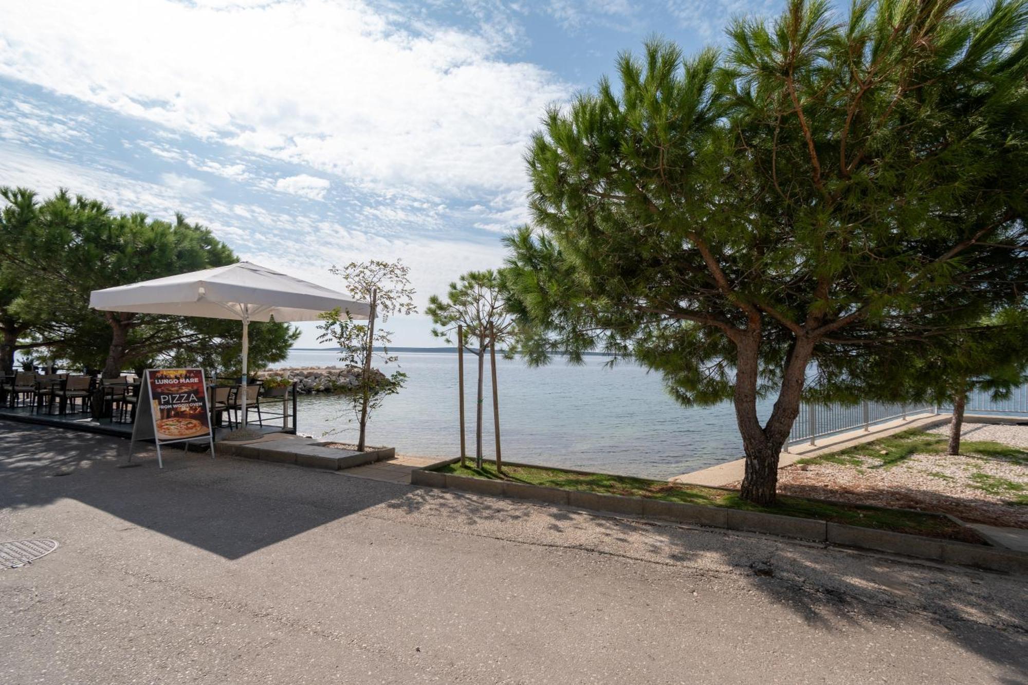 Apartments By The Sea Mandre, Pag - 4093 Колан Экстерьер фото
